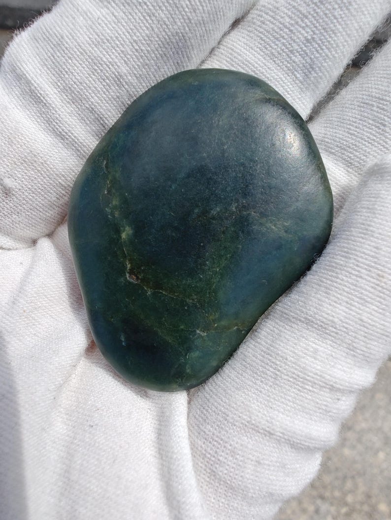Natural Big Sur Jade Palm Stone – Ocean Polished Nephrite - Image 2