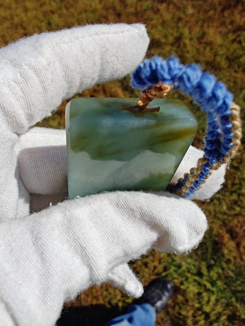 Handmade Siberian Nephrite Jade Pendant: Certified Patterned Stone - Image 3
