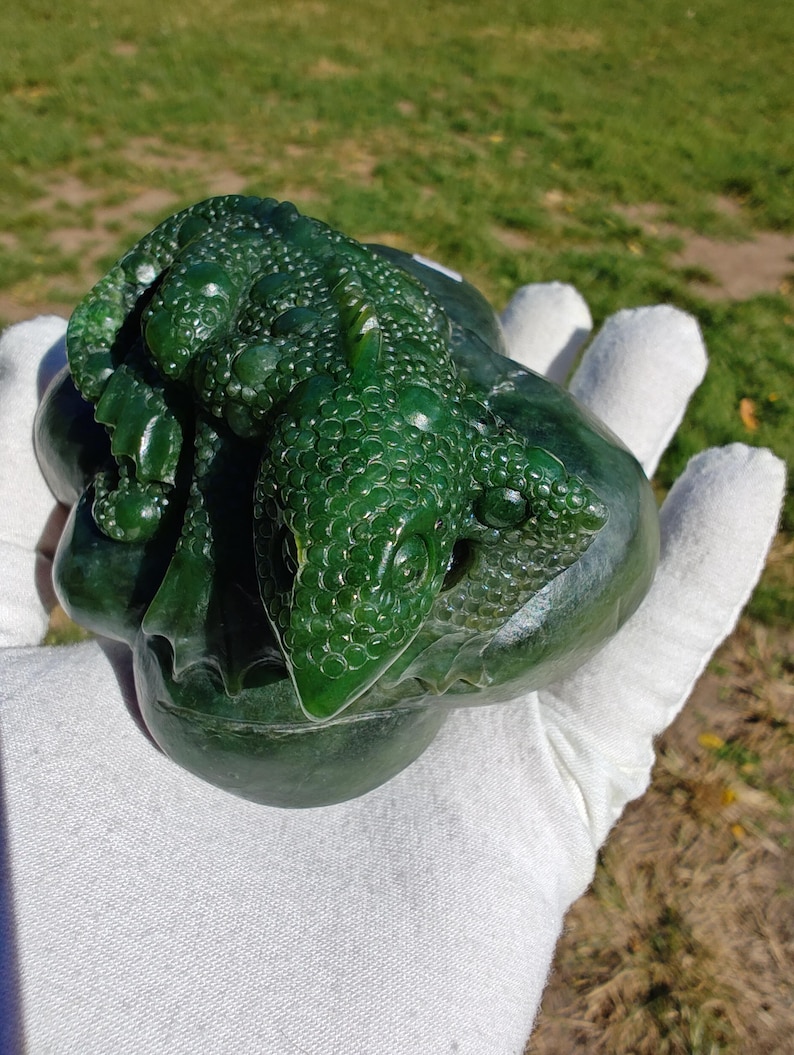 Certified Authentic Canadian Yukon Nephrite Jade Hand Carved Lizard (Not Big Sur Jade)