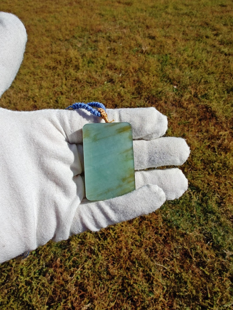 Handmade Siberian Nephrite Jade Pendant: Certified Patterned Stone - Image 8