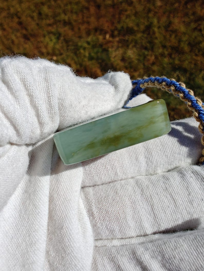 Handmade Siberian Nephrite Jade Pendant: Certified Patterned Stone - Image 7