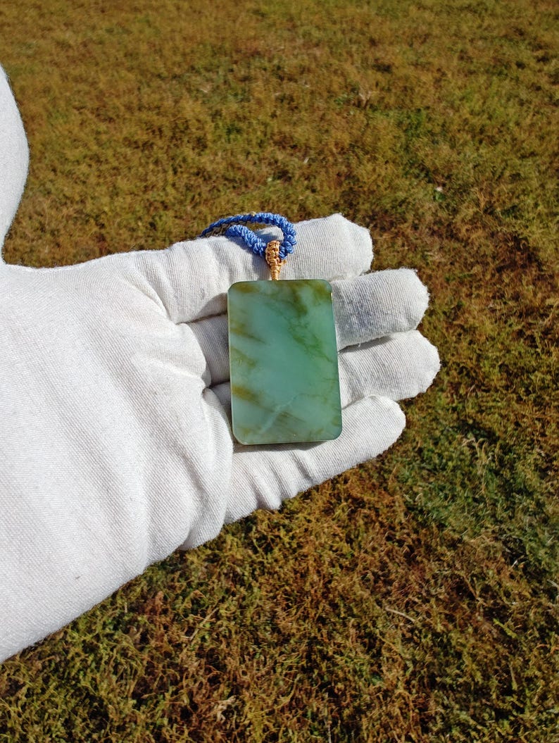 Handmade Siberian Nephrite Jade Pendant: Certified Patterned Stone - Image 4