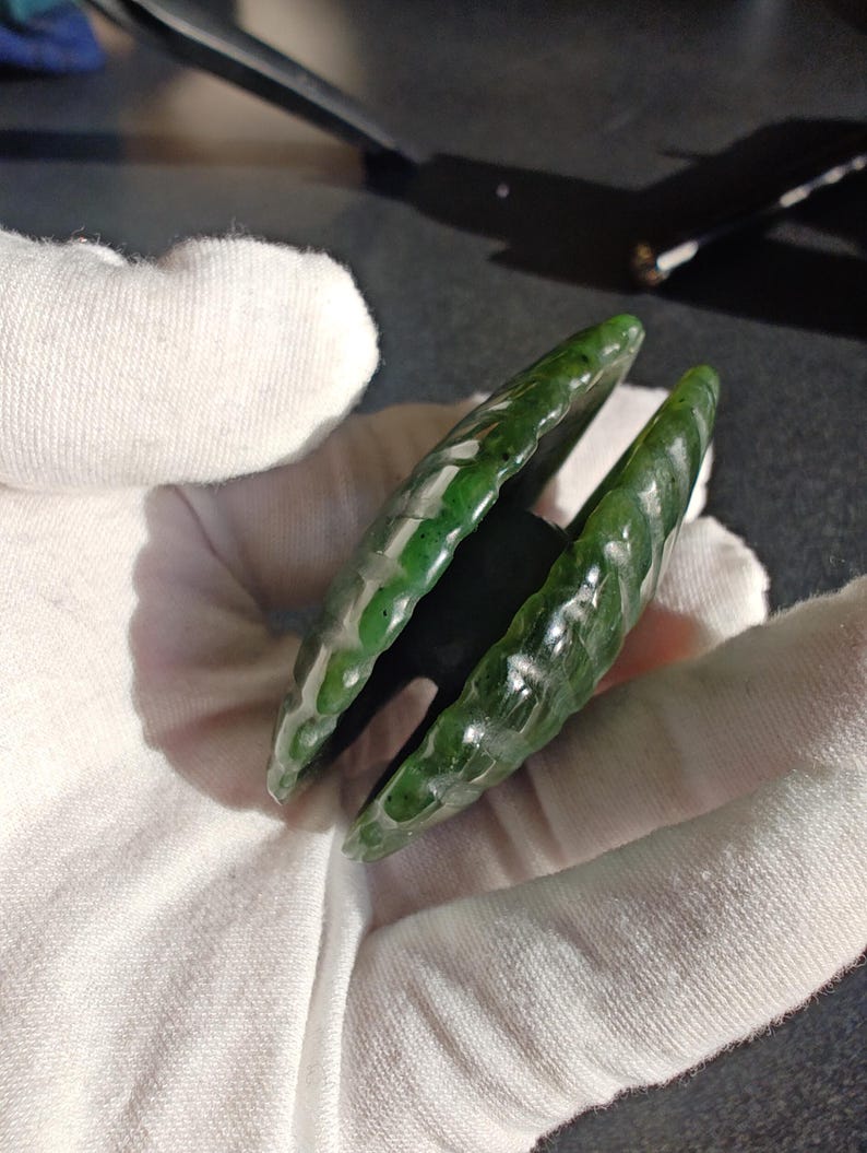 Certified Authentic Nephrite Jade Hand Carved Clam With A Jade Ball - Image 3