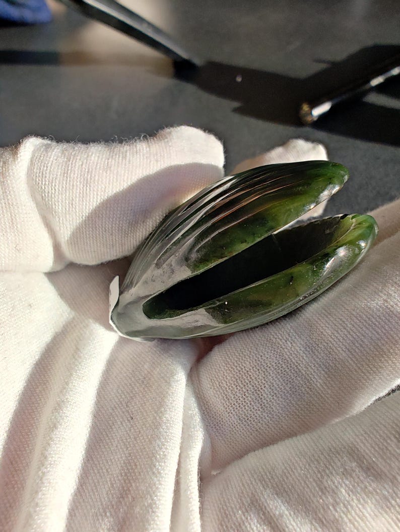 Certified Authentic Nephrite Jade Hand Carved Clam With A Jade Ball - Image 5