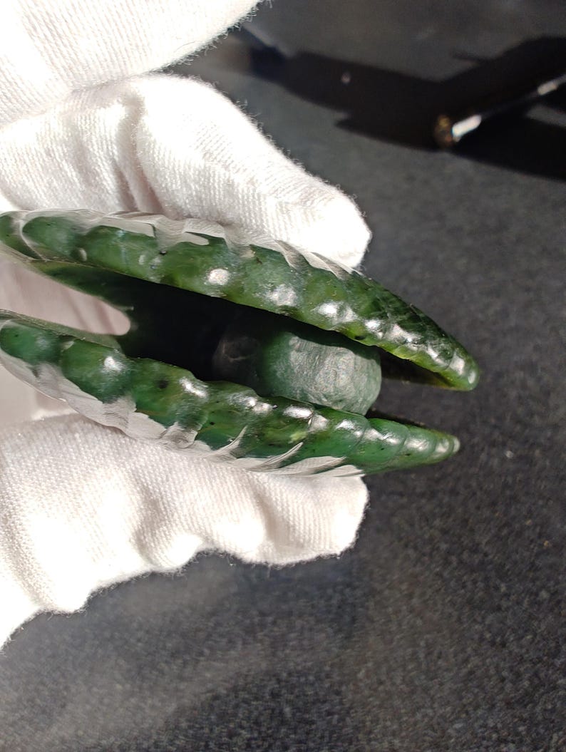 Certified Authentic Nephrite Jade Hand Carved Clam With A Jade Ball - Image 4