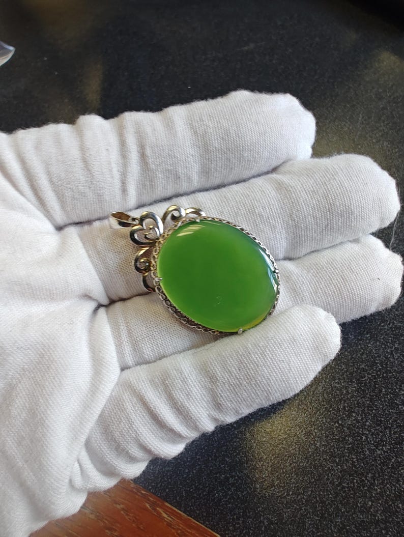 Certified Authentic Siberian Apple-Green Nephrite Jade Pendant - Silver 925 - Image 10