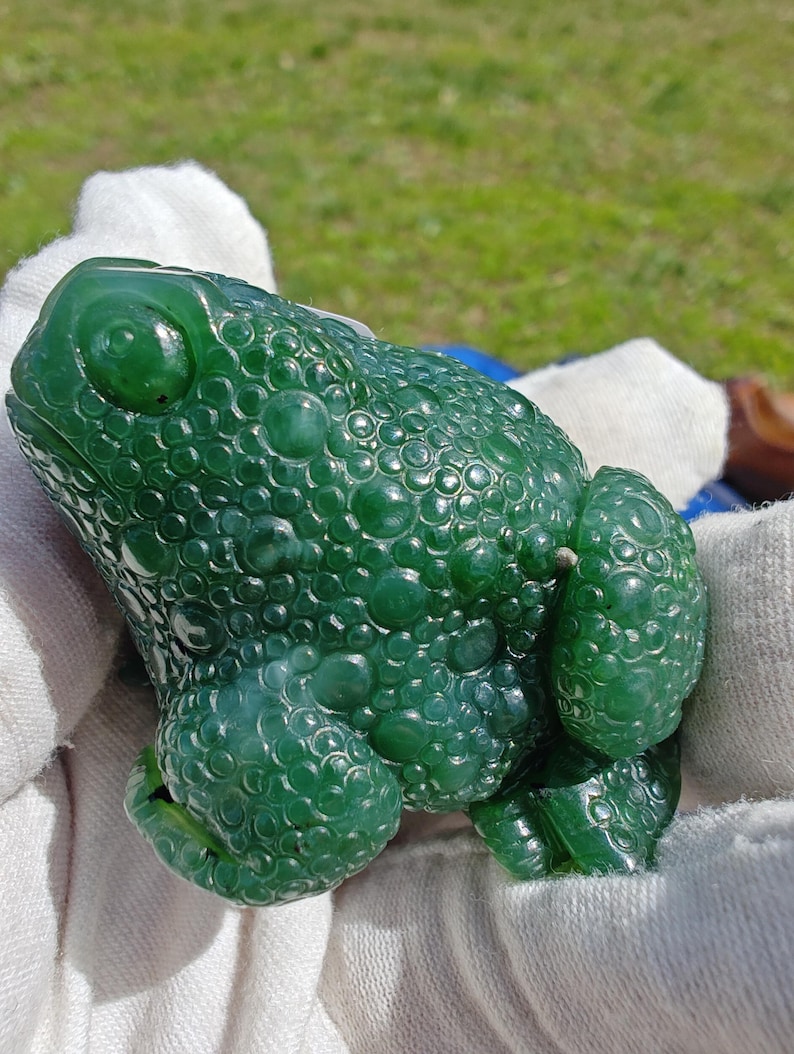 Certified Handmade Authentic Canadian Icy Nephrite Jade Frog (Yukon Jade) - Image 5