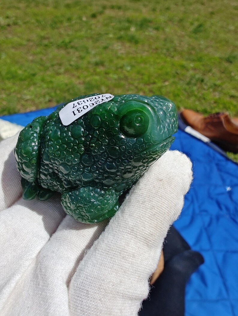 Certified Handmade Authentic Canadian Icy Nephrite Jade Frog (Yukon Jade) - Image 6
