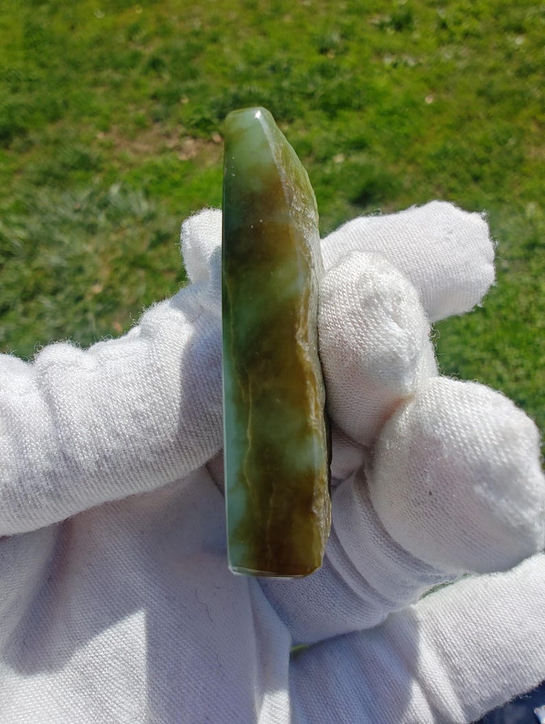 Siberian Light-Cyan Jade Sample – Carving Stone (38.72g) - Image 3