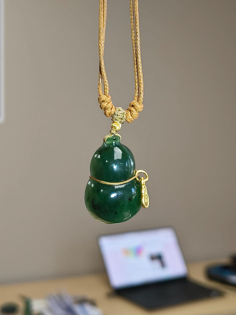 Canadian Yukon Nephrite Jade Wu Lou Gourd Pendant – Natural Green Jade Necklace